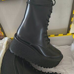 Brand New in Box Circus Slater Combat 8M